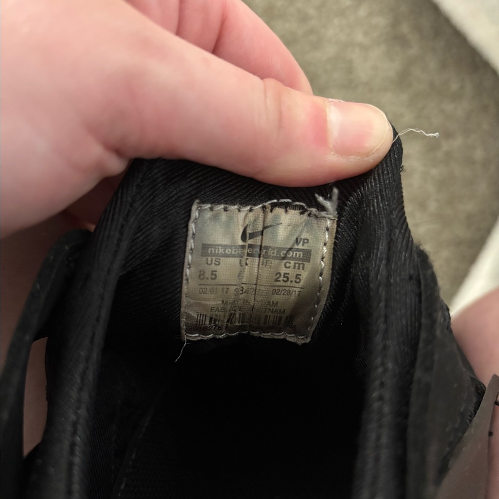 Nike all black huarache shoes - Picture 3 of 4
